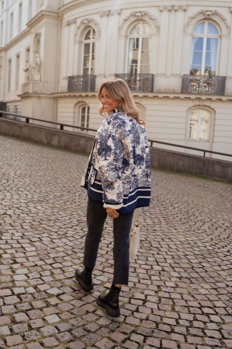 Vellora Autumn-Winter Floral Print Quilted Manteau